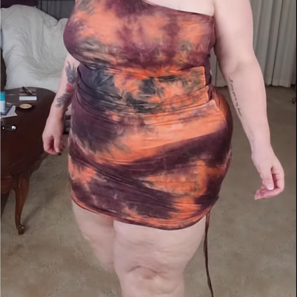 Plus Size one Shoulder tie dye bodycon dress - Picture 3 of 8